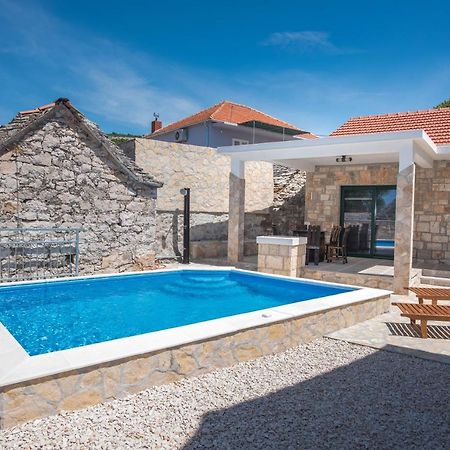 ViLLA KONOBA WITH HEATED POOL Primošten Exterior foto