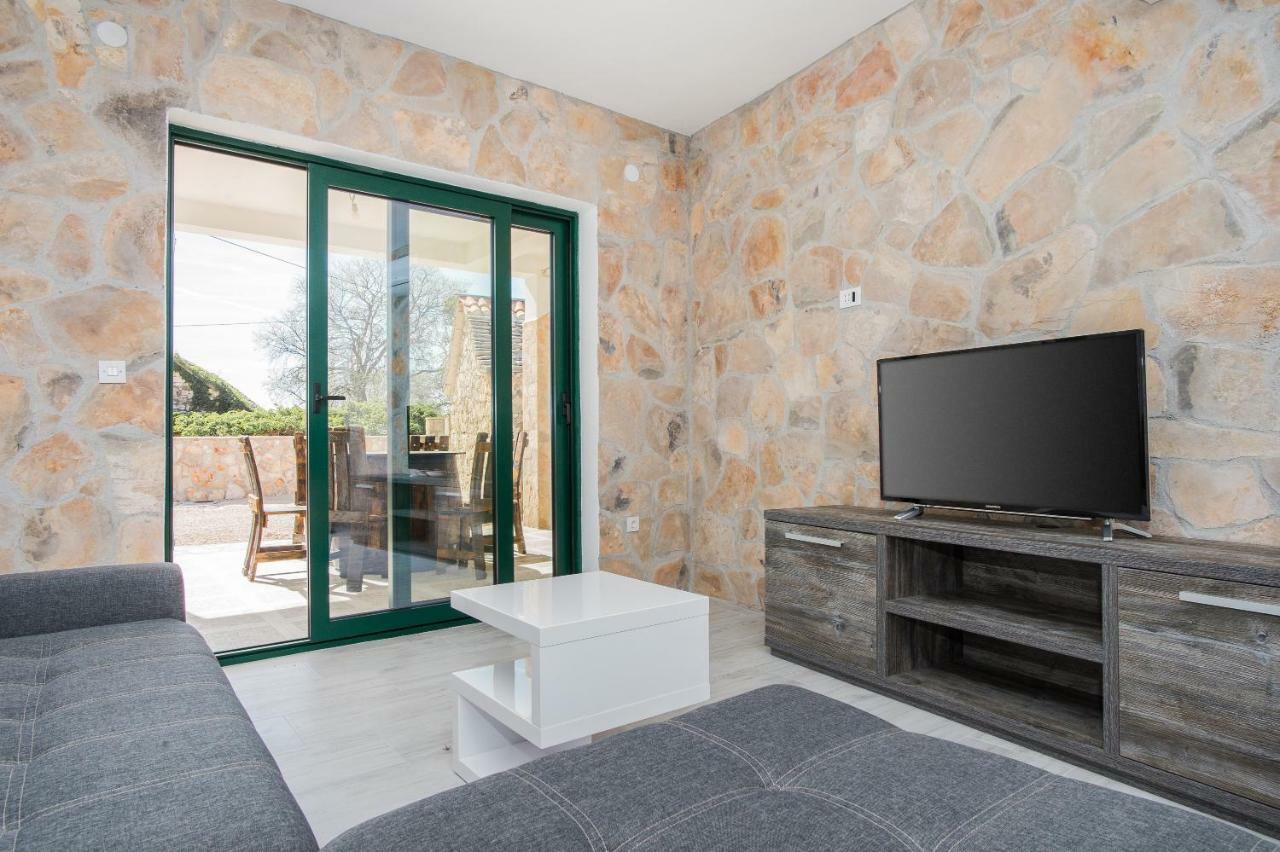 ViLLA KONOBA WITH HEATED POOL Primošten Exterior foto