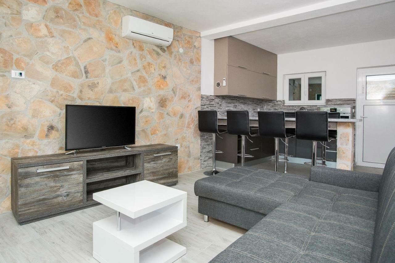 ViLLA KONOBA WITH HEATED POOL Primošten Exterior foto