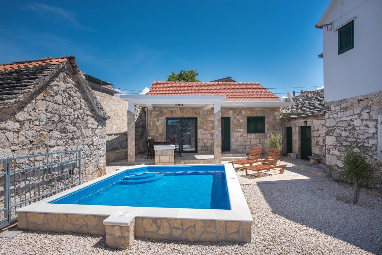 ViLLA KONOBA WITH HEATED POOL Primošten Exterior foto